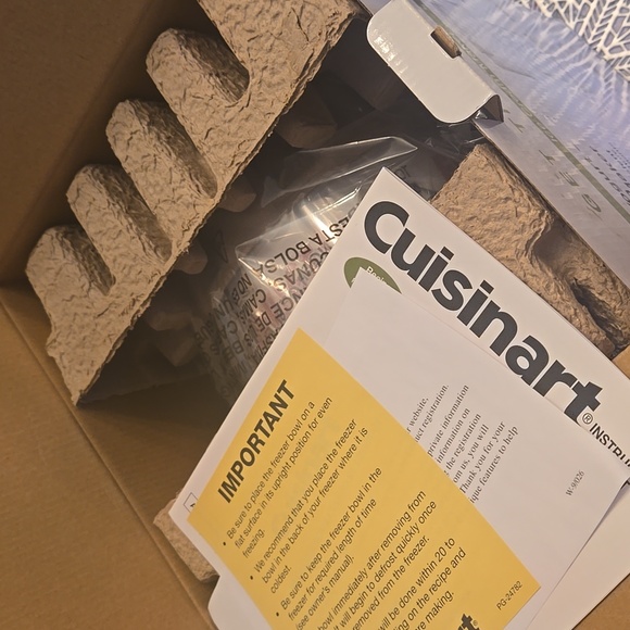 New in box Cuisinart ice cream maker - Picture 5 of 5